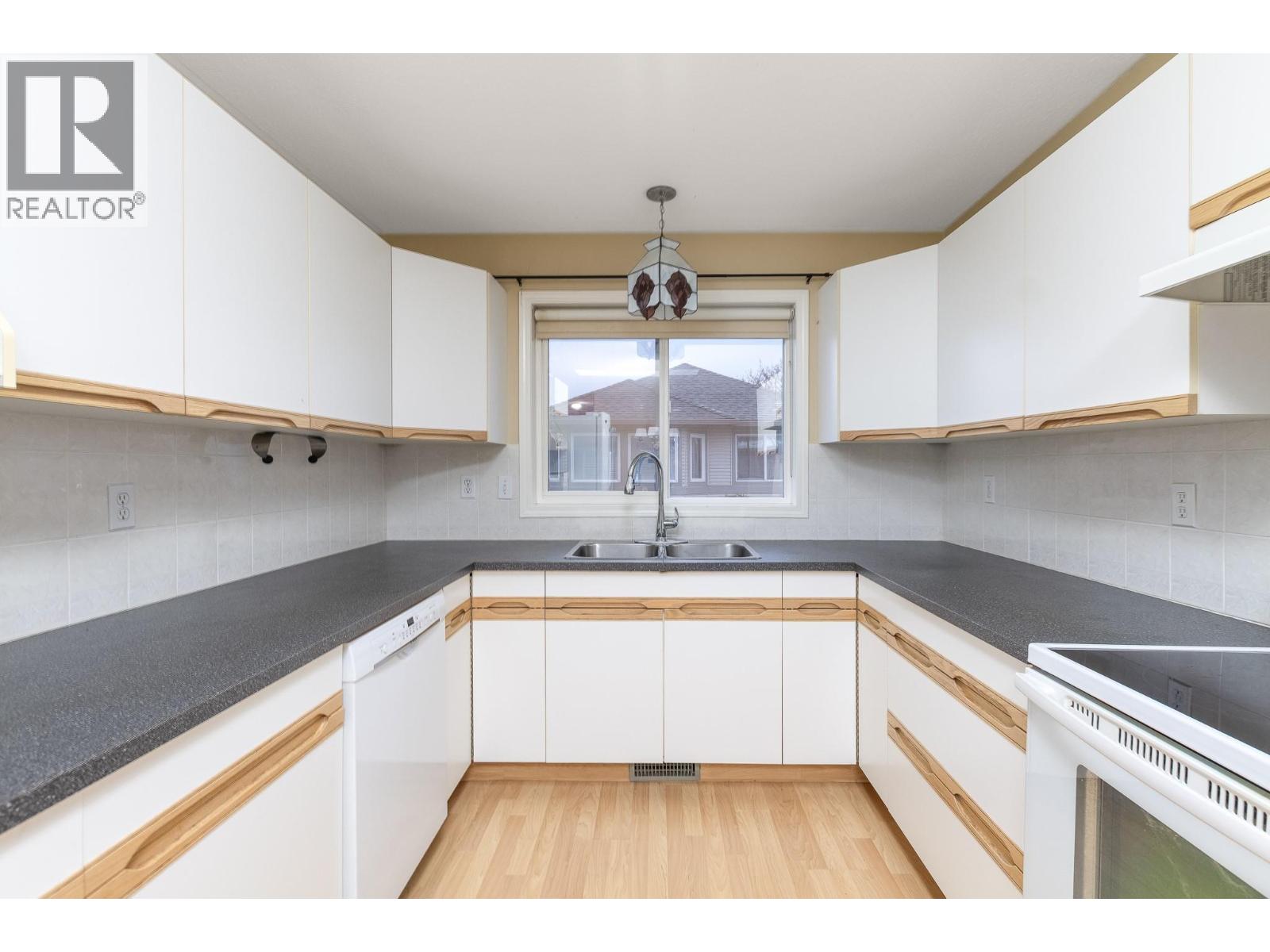 111 Harbourfront Drive Nw Unit# 14, Salmon Arm, British Columbia  V1E 1A3 - Photo 10 - 10370716