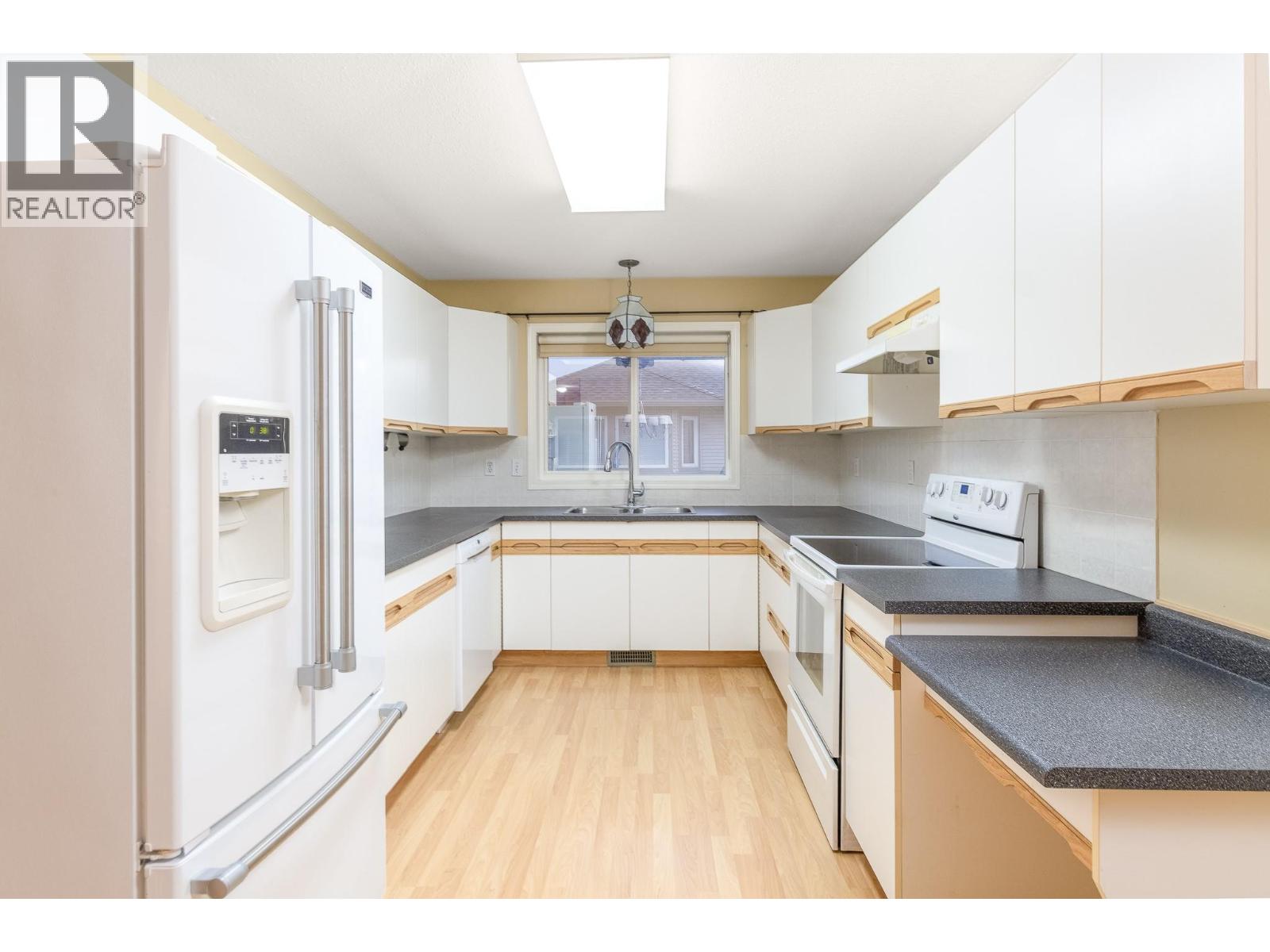 111 Harbourfront Drive Nw Unit# 14, Salmon Arm, British Columbia  V1E 1A3 - Photo 8 - 10370716