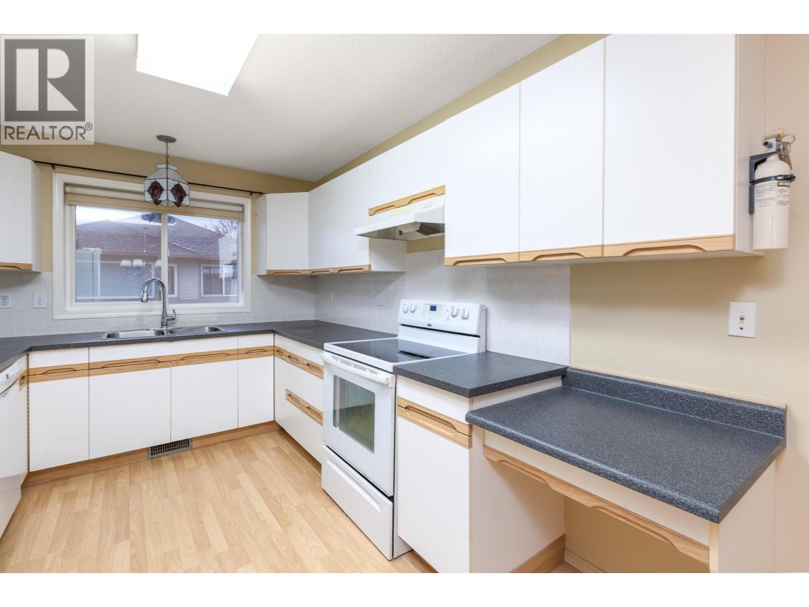 111 Harbourfront Drive Nw Unit# 14, Salmon Arm, British Columbia  V1E 1A3 - Photo 9 - 10370716