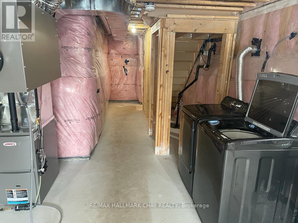 32 Wood Crescent, Essa (Angus), Ontario  L0M 1B5 - Photo 15 - N12862404