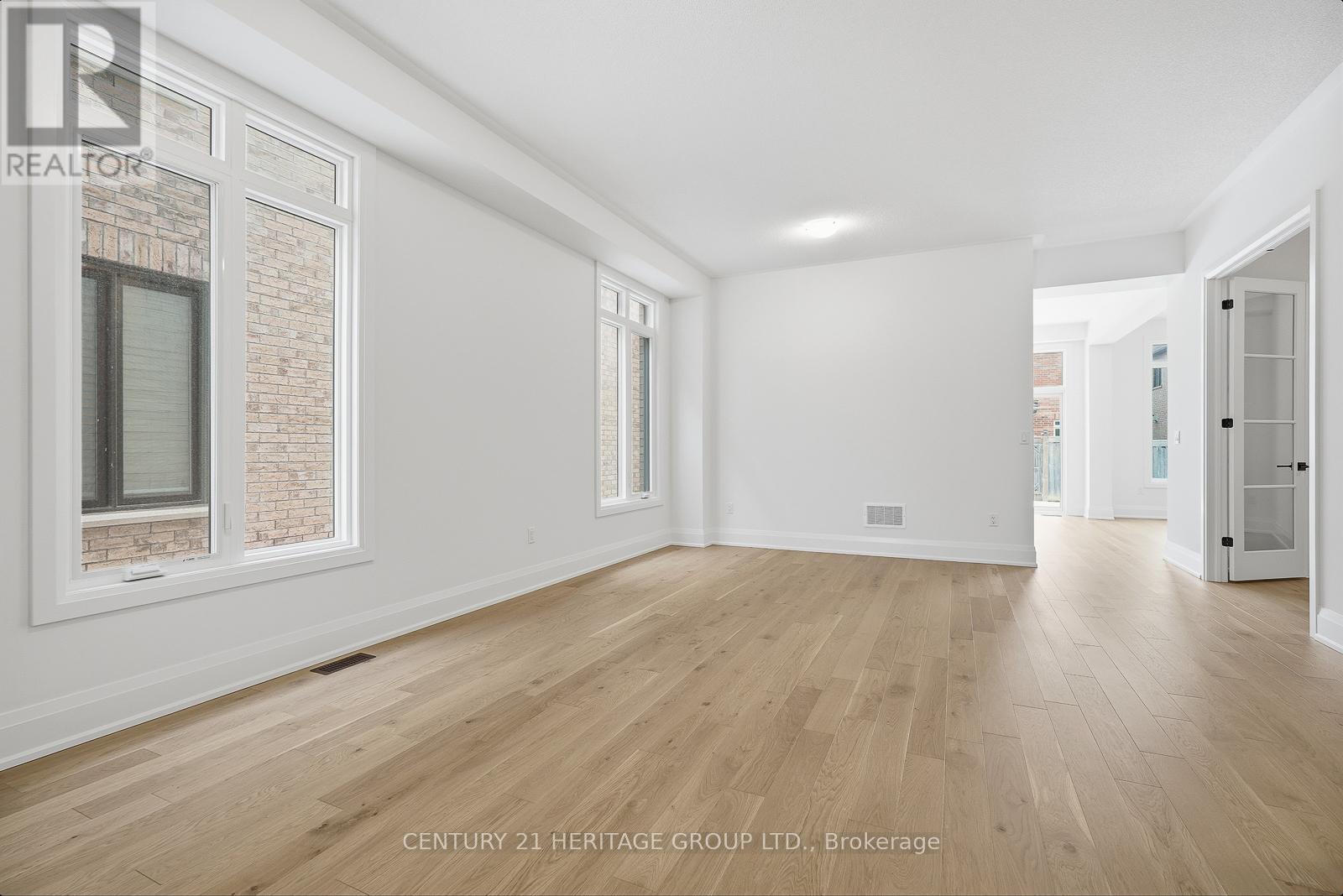 20 Vasey Road, Bradford West Gwillimbury (Bradford), Ontario  L3Z 4P6 - Photo 5 - N12862414