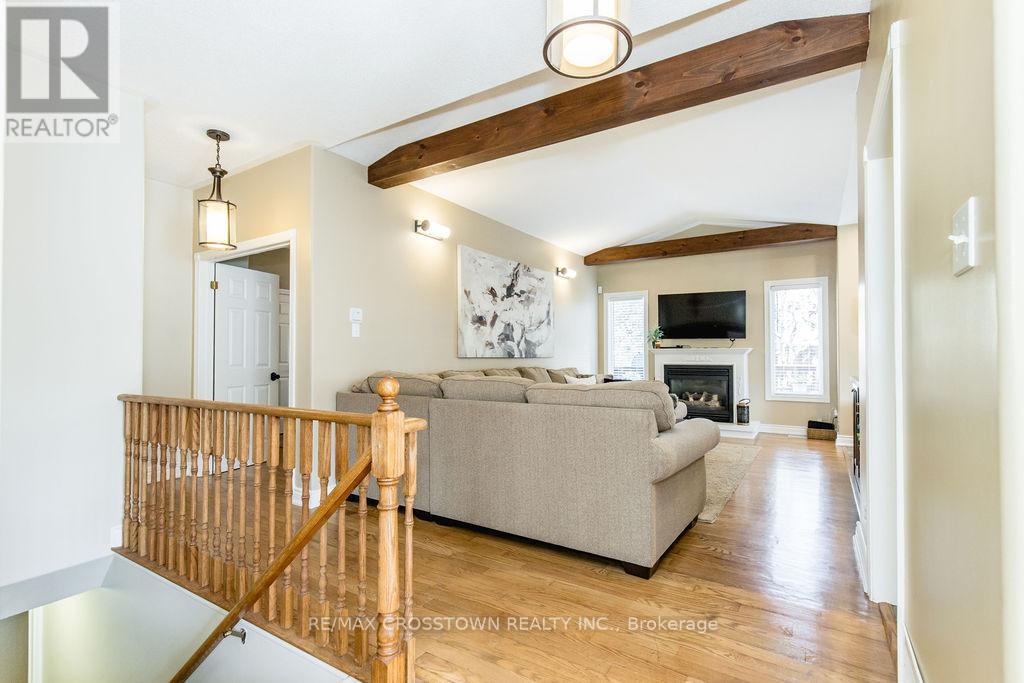 1 Bloxham Place, Barrie (Innis-Shore), Ontario  L4N 9K3 - Photo 12 - S12862596