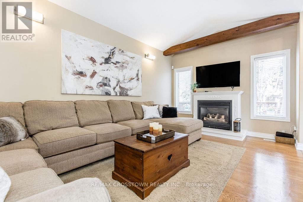 1 Bloxham Place, Barrie (Innis-Shore), Ontario  L4N 9K3 - Photo 13 - S12862596