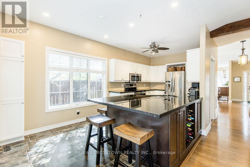 1 Bloxham Place, Barrie (Innis-Shore), Ontario  L4N 9K3 - Photo 15 - S12862596