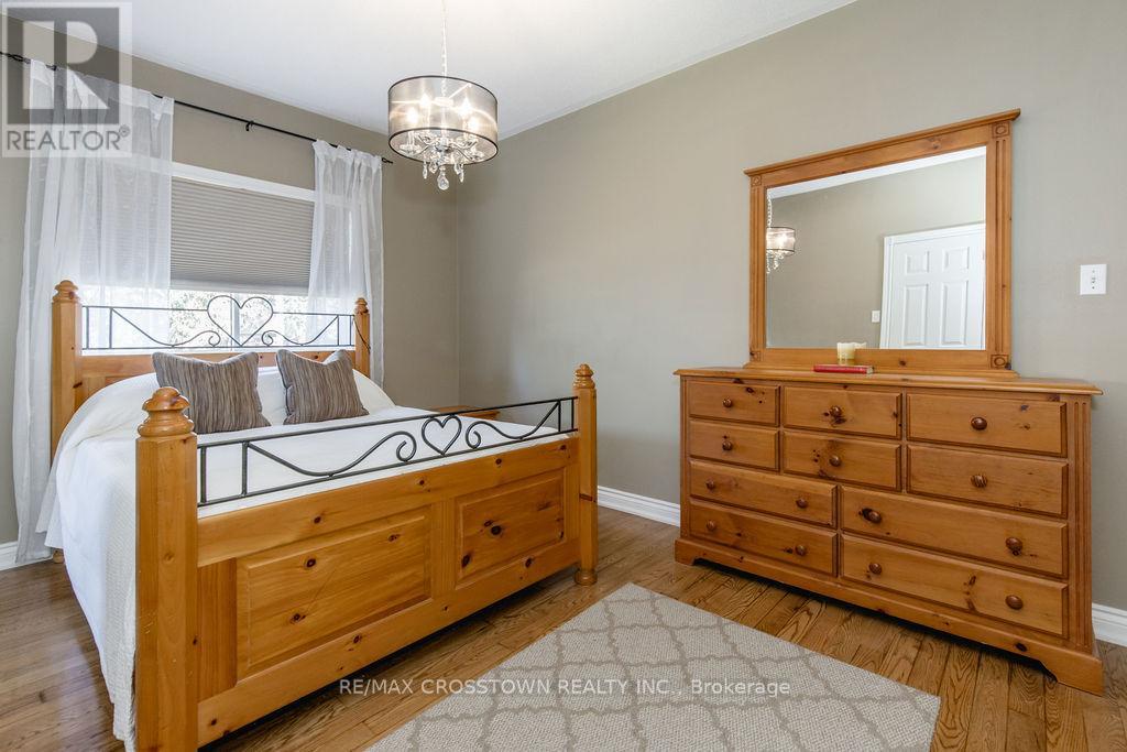 1 Bloxham Place, Barrie (Innis-Shore), Ontario  L4N 9K3 - Photo 21 - S12862596