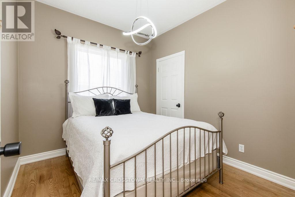 1 Bloxham Place, Barrie (Innis-Shore), Ontario  L4N 9K3 - Photo 25 - S12862596