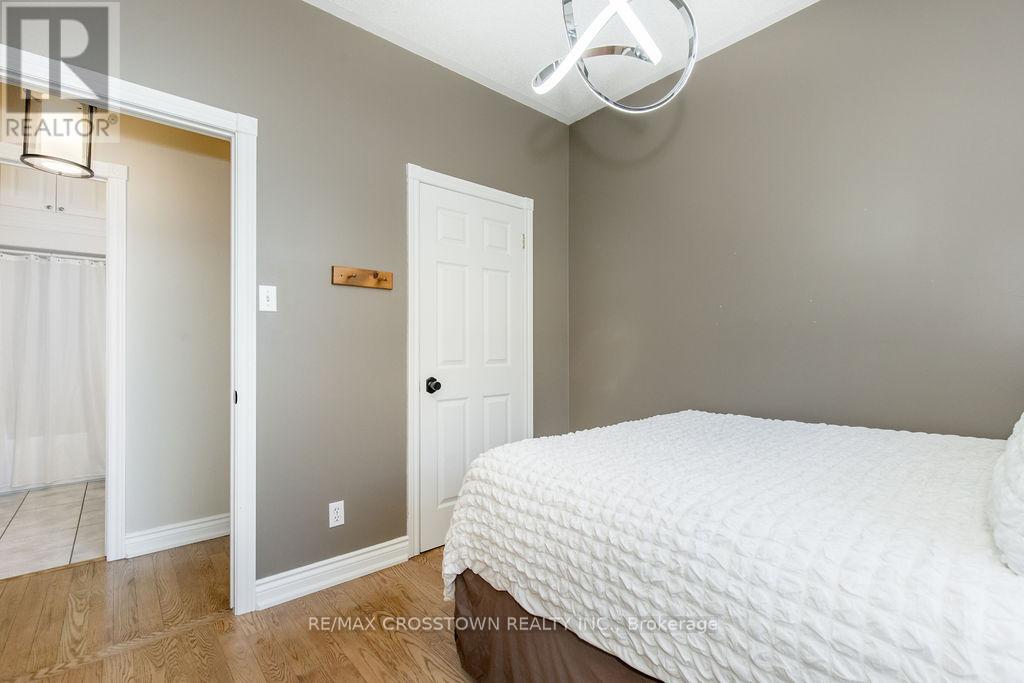 1 Bloxham Place, Barrie (Innis-Shore), Ontario  L4N 9K3 - Photo 27 - S12862596