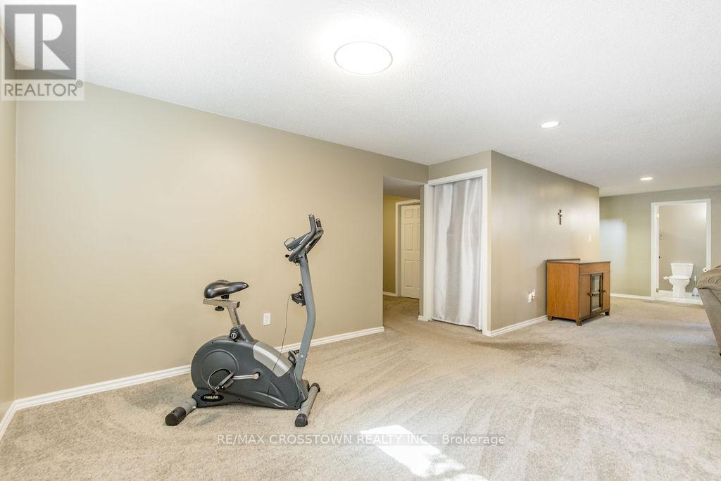 1 Bloxham Place, Barrie (Innis-Shore), Ontario  L4N 9K3 - Photo 32 - S12862596