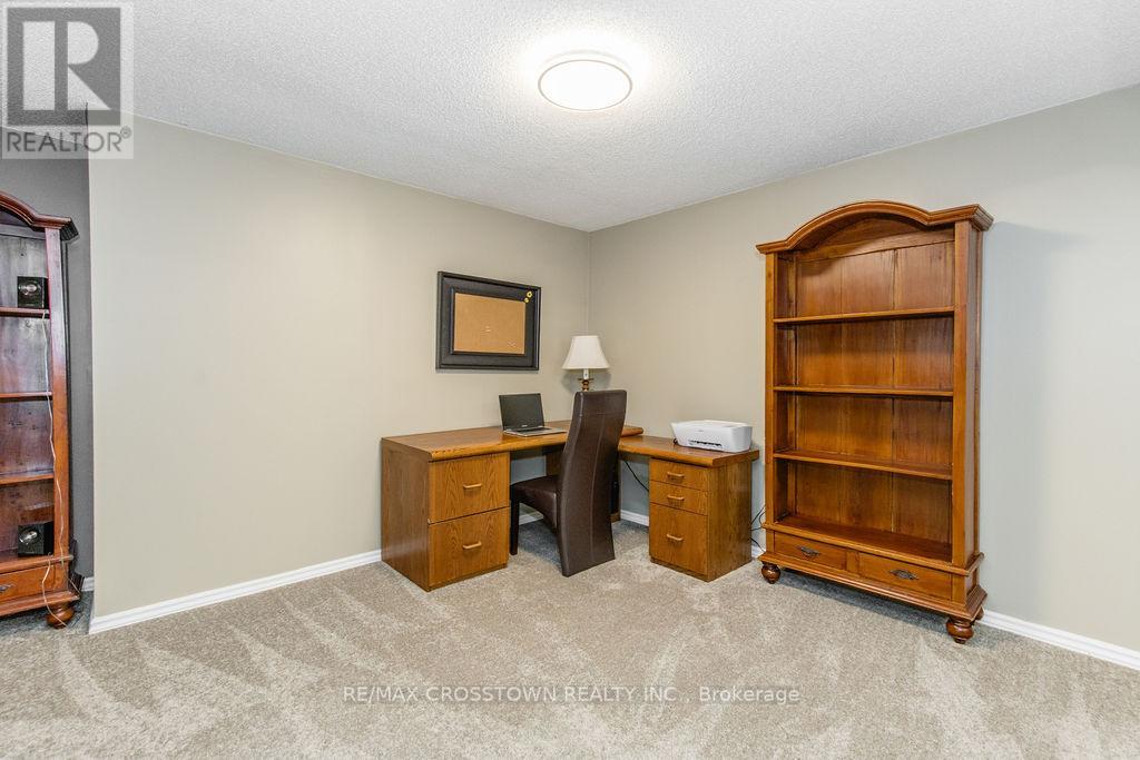 1 Bloxham Place, Barrie (Innis-Shore), Ontario  L4N 9K3 - Photo 33 - S12862596