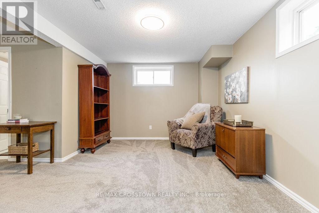 1 Bloxham Place, Barrie (Innis-Shore), Ontario  L4N 9K3 - Photo 34 - S12862596