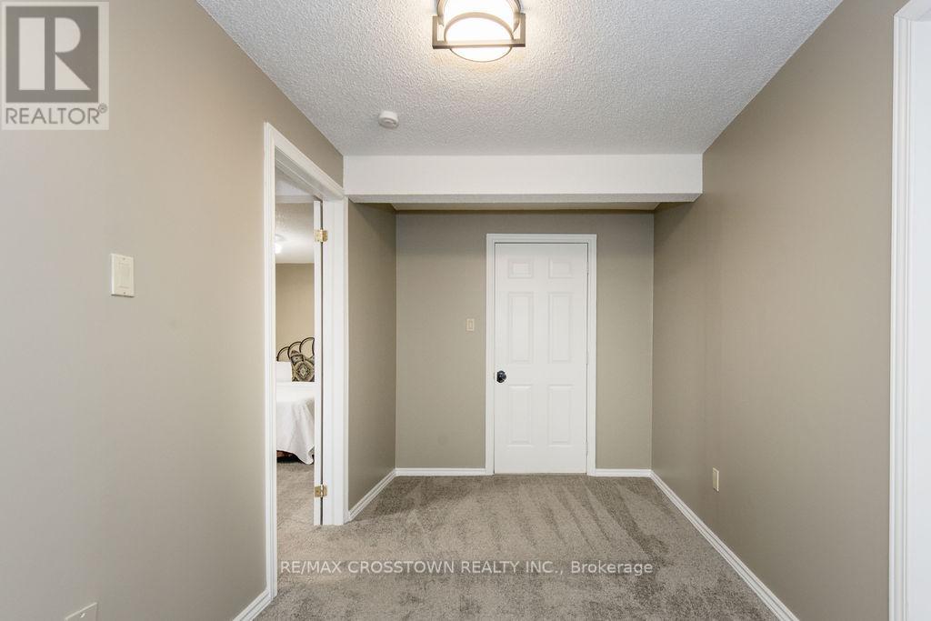 1 Bloxham Place, Barrie (Innis-Shore), Ontario  L4N 9K3 - Photo 36 - S12862596