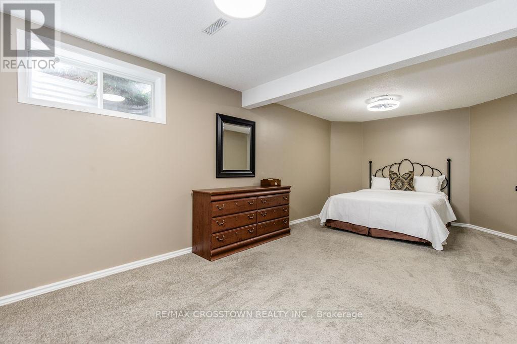 1 Bloxham Place, Barrie (Innis-Shore), Ontario  L4N 9K3 - Photo 37 - S12862596