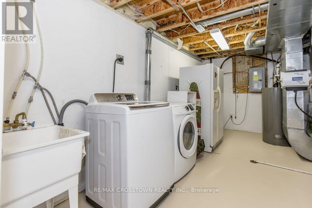 1 Bloxham Place, Barrie (Innis-Shore), Ontario  L4N 9K3 - Photo 38 - S12862596