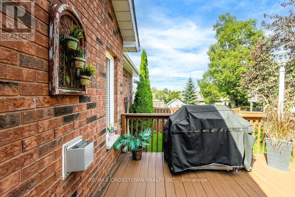 1 Bloxham Place, Barrie (Innis-Shore), Ontario  L4N 9K3 - Photo 41 - S12862596