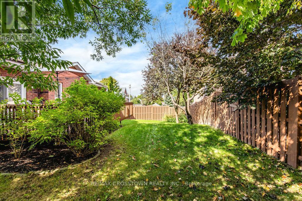 1 Bloxham Place, Barrie (Innis-Shore), Ontario  L4N 9K3 - Photo 43 - S12862596