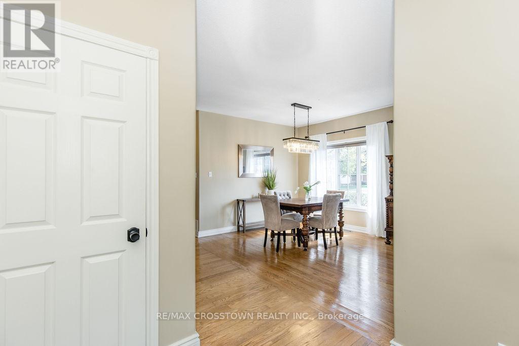 1 Bloxham Place, Barrie (Innis-Shore), Ontario  L4N 9K3 - Photo 6 - S12862596