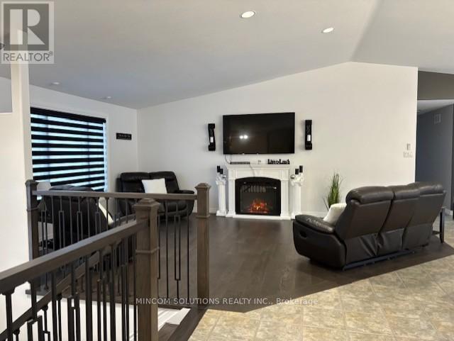 4 Downer Crescent, Wasaga Beach, Ontario  L9Z 1B9 - Photo 9 - S12860856