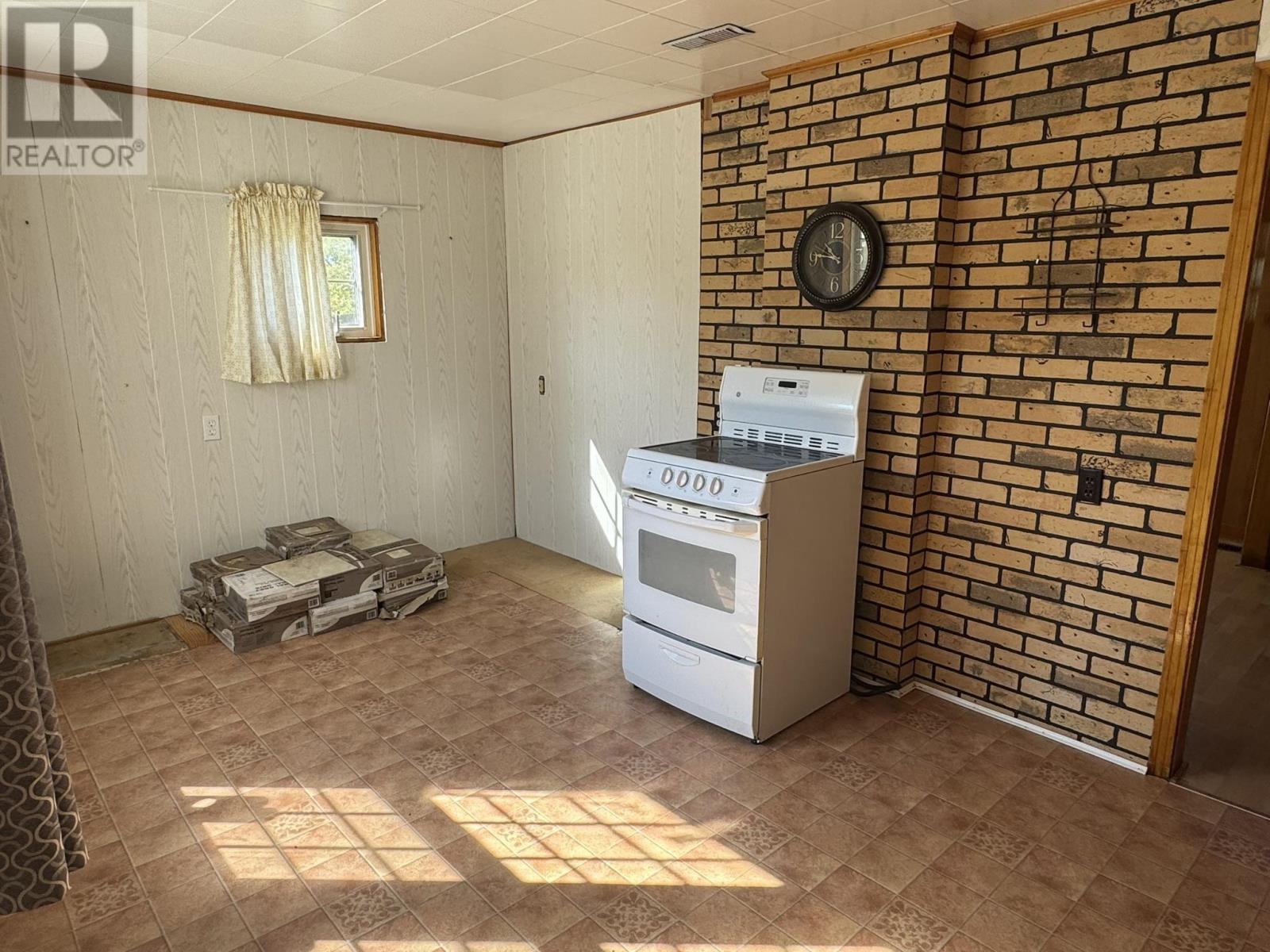 59 Transvaal Street, Shelburne, Nova Scotia  B0T 1W0 - Photo 5 - 202525320