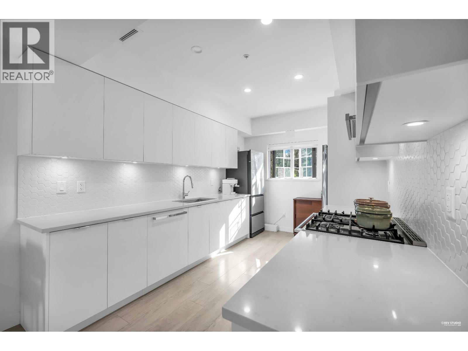 204 678 Fairview Street, Coquitlam, British Columbia  V3J 0N1 - Photo 3 - R3085947