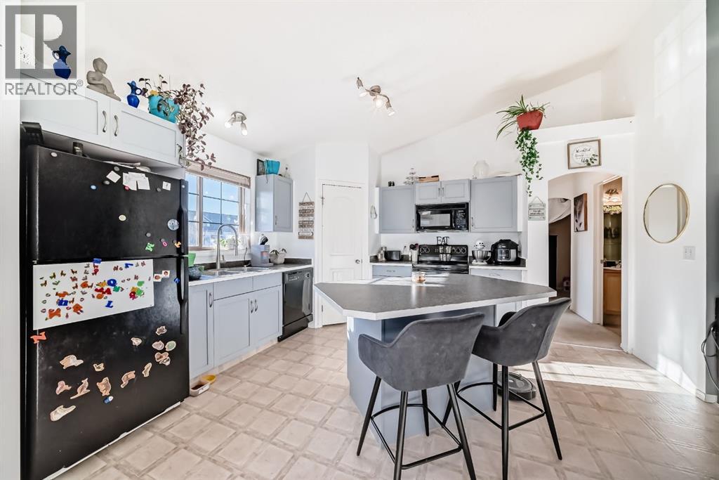 205, 27 Everridge Square Sw, Calgary, Alberta  T2Y 5J7 - Photo 2 - A2283075