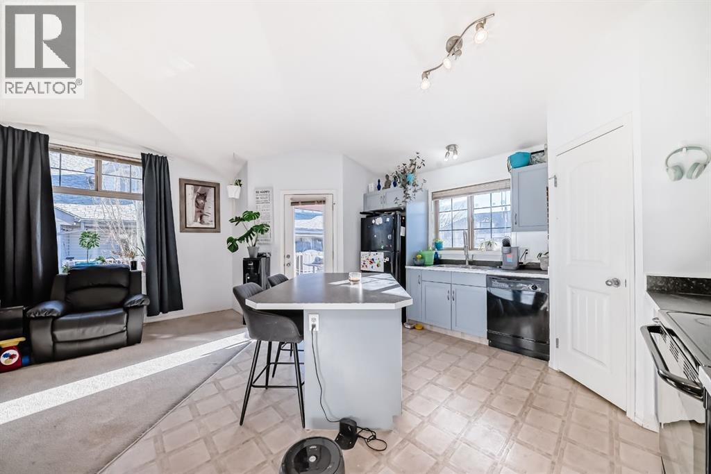 205, 27 Everridge Square Sw, Calgary, Alberta  T2Y 5J7 - Photo 3 - A2283075