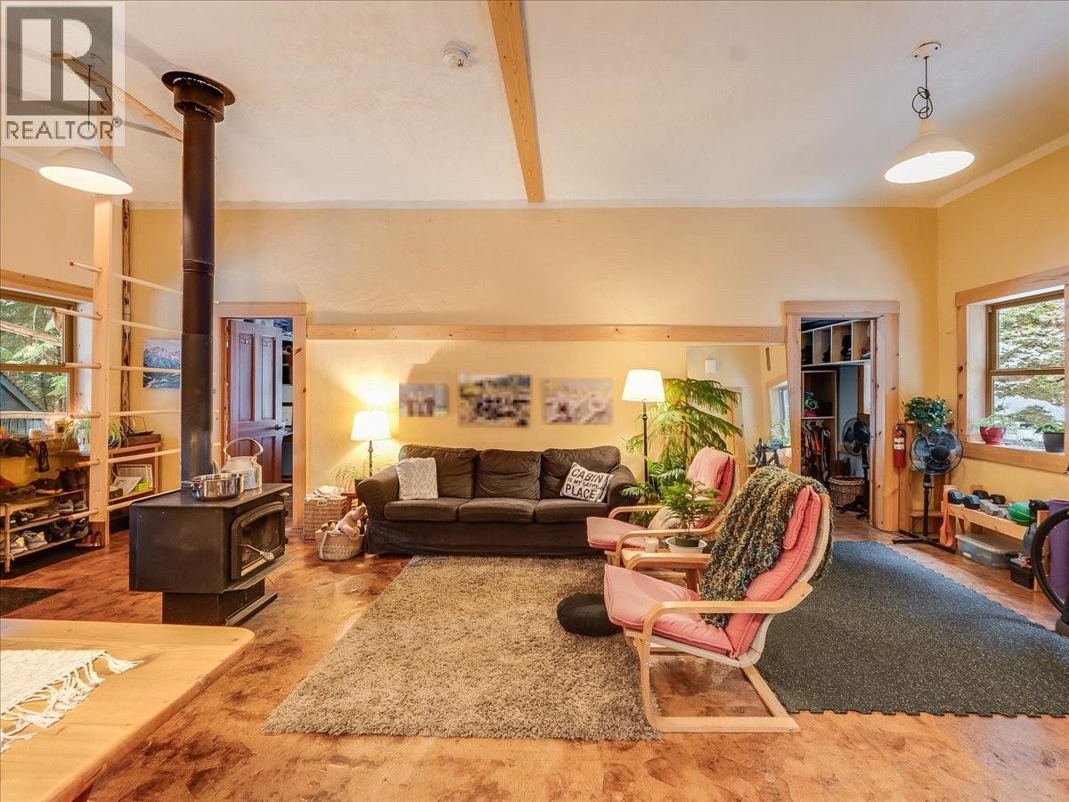 6610 6 Highway, Ymir, British Columbia  V0G 2K0 - Photo 10 - 10371621