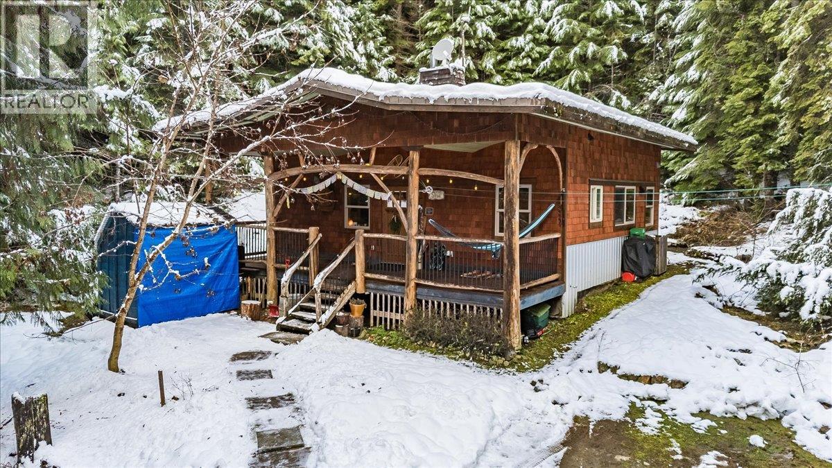 6610 6 Highway, Ymir, British Columbia  V0G 2K0 - Photo 2 - 10371621