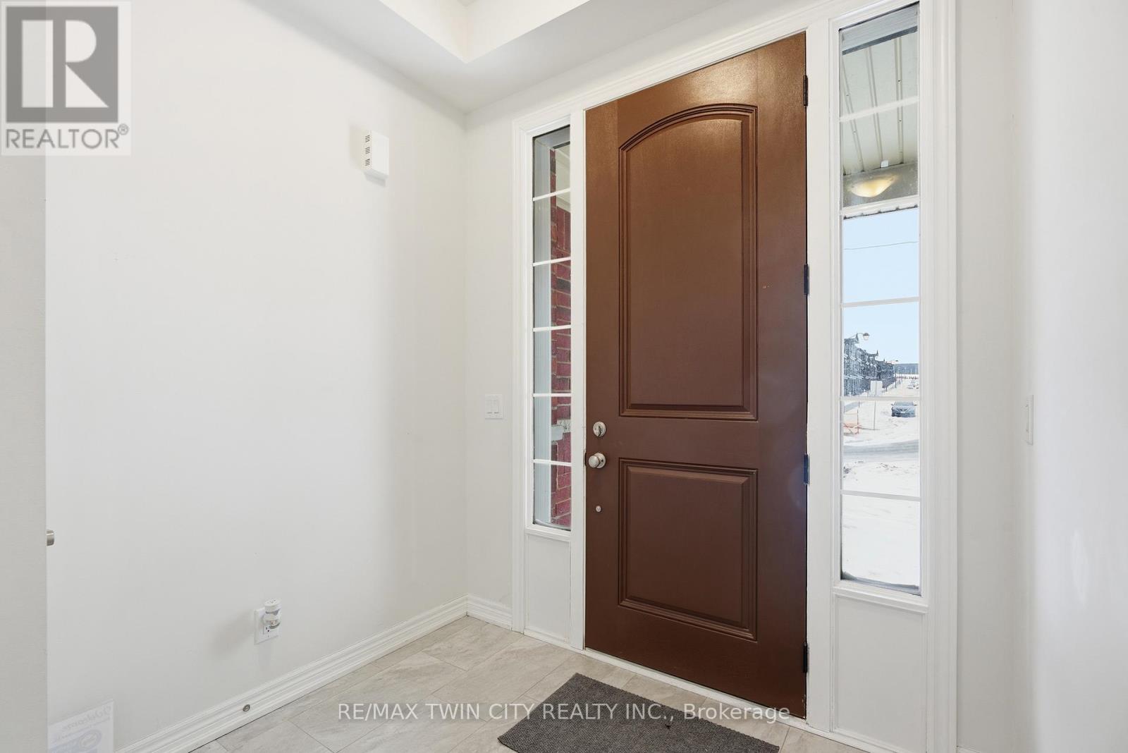 624 Beckview Crescent, Kitchener, Ontario  N2R 0R4 - Photo 4 - X12862494