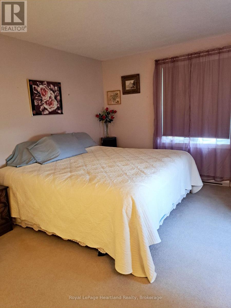 11-2 Stewart Street, Strathroy-Caradoc, Ontario  N7G 1A1 - Photo 12 - X12421755