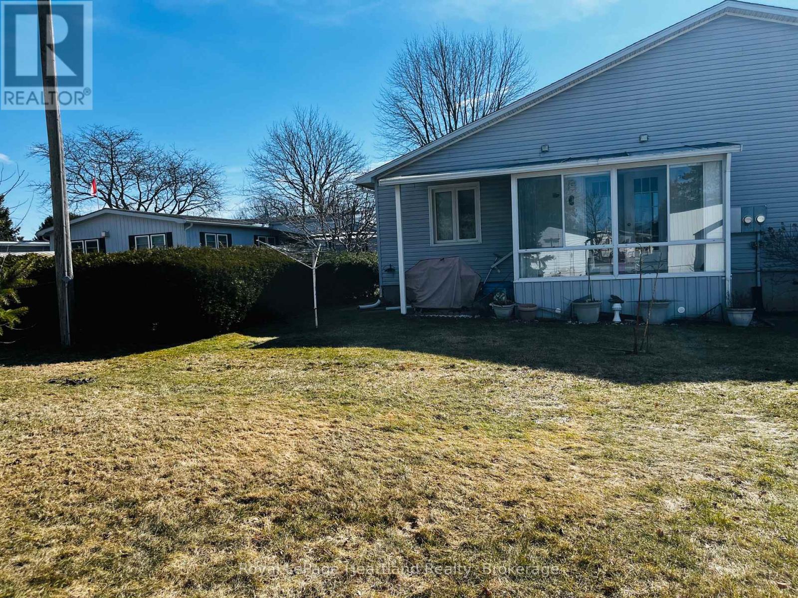 11-2 Stewart Street, Strathroy-Caradoc, Ontario  N7G 1A1 - Photo 17 - X12421755