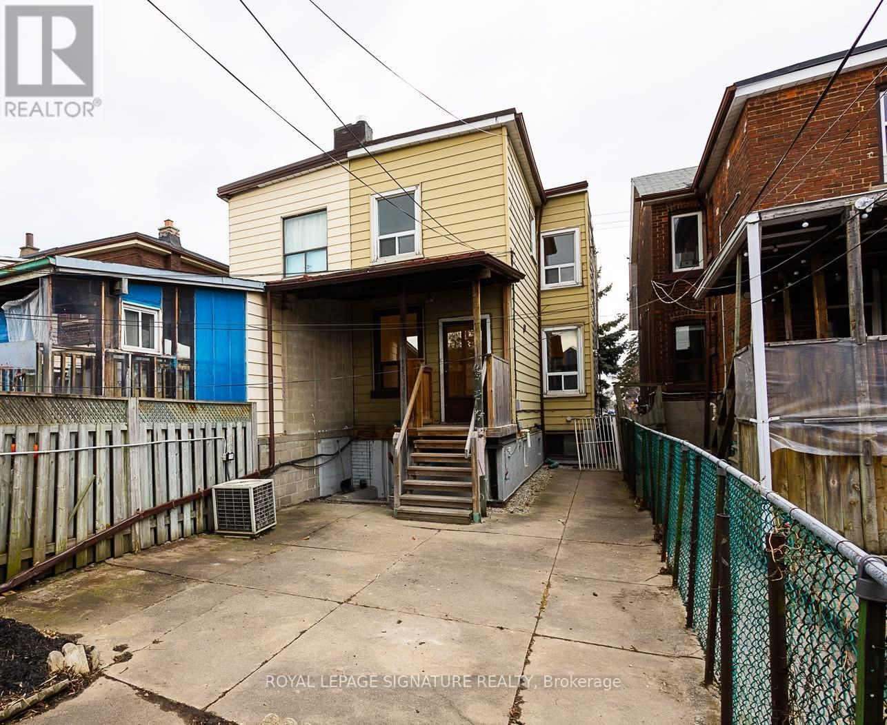 Upper - 1149 Dufferin Street, Toronto, Ontario  M6H 4B7 - Photo 12 - W12834032