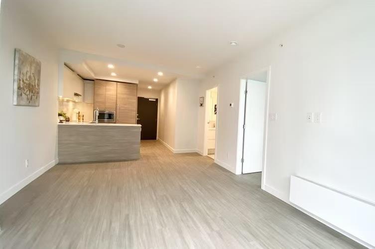 811 13615 Fraser Highway, Surrey, British Columbia  V3T 0P7 - Photo 4 - R3097379