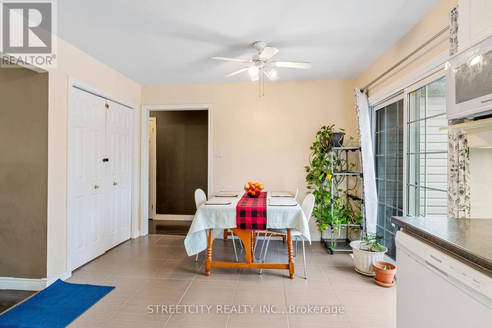 Photo 11 of 29 for 126 Meadowridge Road