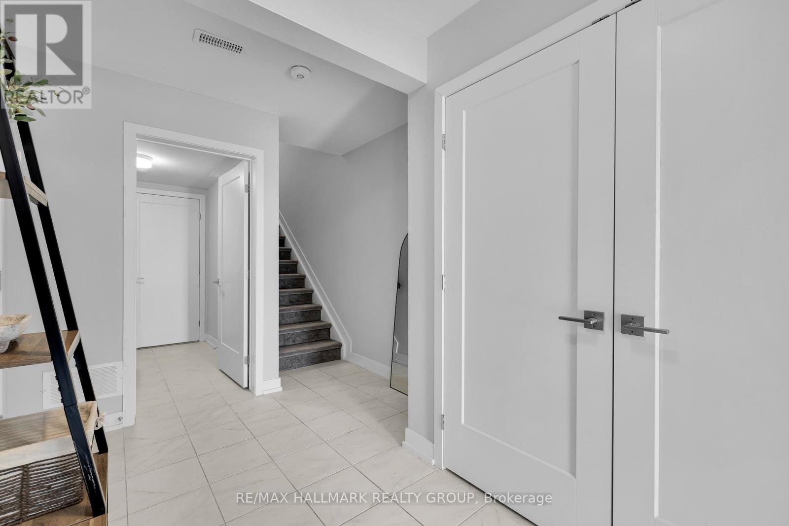 738 Chromite Private, Ottawa, Ontario  K2J 7J2 - Photo 4 - X12862776