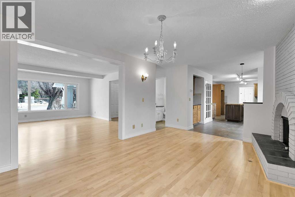 815 Woodpark Way Sw, Calgary, Alberta  T2W 2T9 - Photo 12 - A2288229