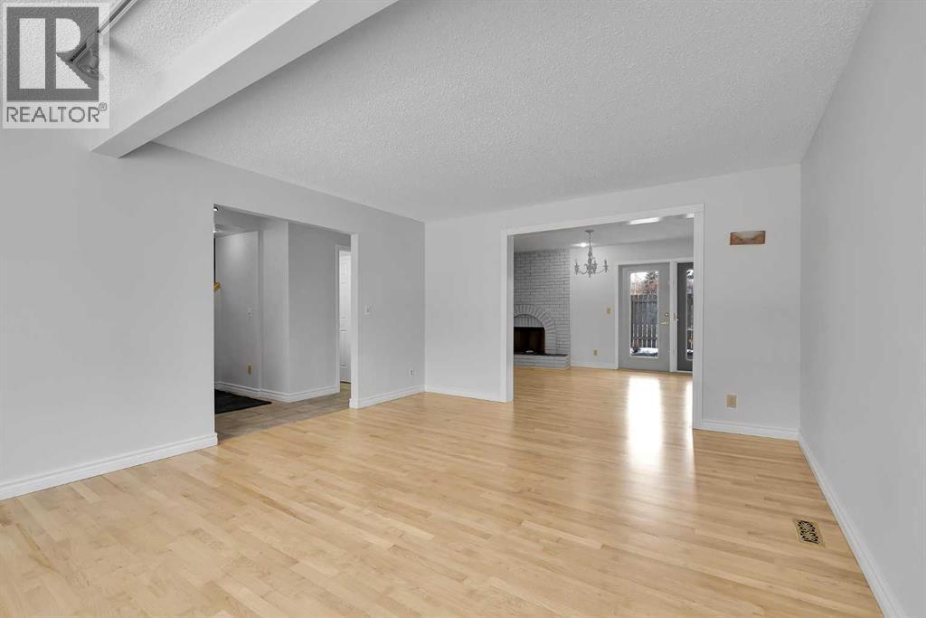 815 Woodpark Way Sw, Calgary, Alberta  T2W 2T9 - Photo 8 - A2288229