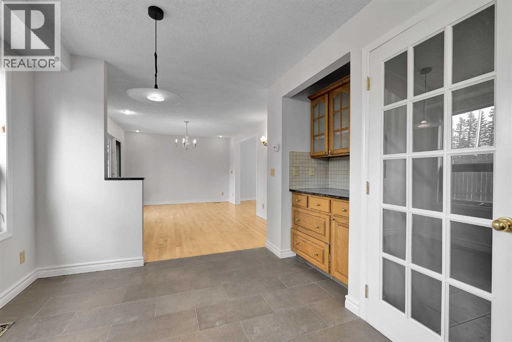 815 Woodpark Way Sw, Calgary, Alberta  T2W 2T9 - Photo 15 - A2288229