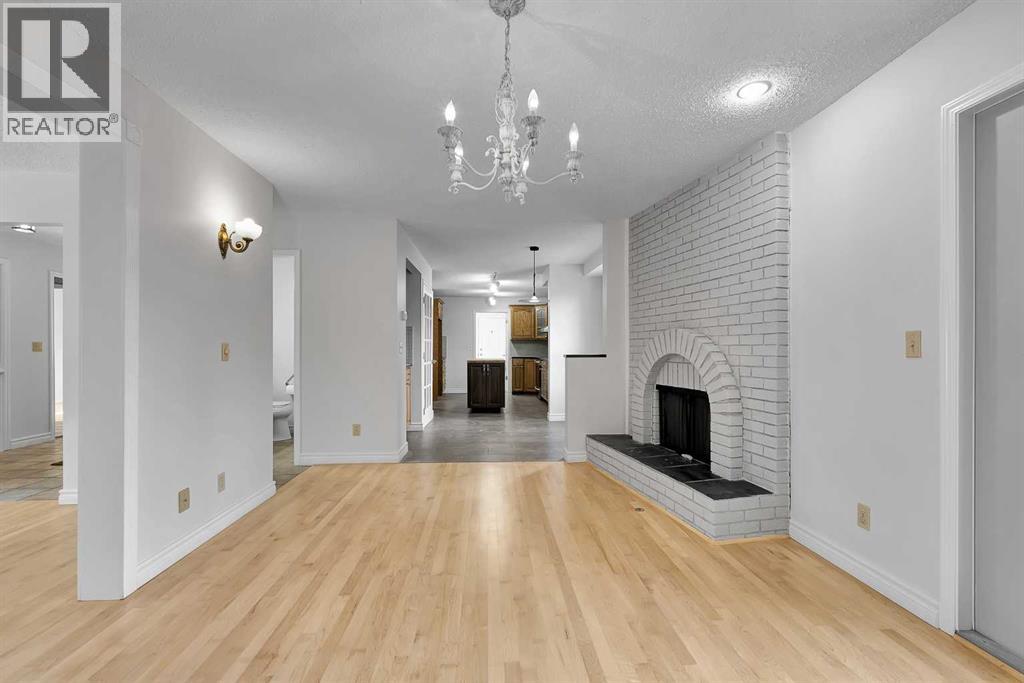 815 Woodpark Way Sw, Calgary, Alberta  T2W 2T9 - Photo 13 - A2288229