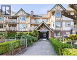 <div class="price">$789,000</div> 406 2059 Chesterfield Avenue, North Vancouver<br><div style="margin-bottom:8px;"><small>Royal LePage Sussex</small></div><div class='bed_bath'>2 Bed | 2 Bath</div>