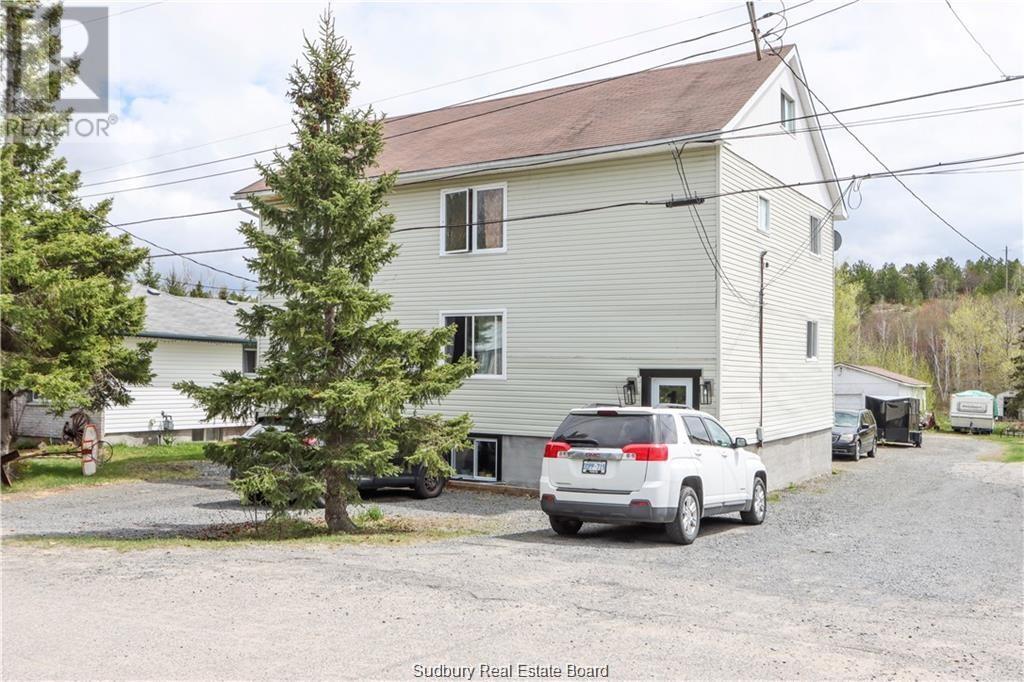 1663 Wendy Street, Val Caron, Ontario  P3L 1N9 - Photo 2 - 2126694