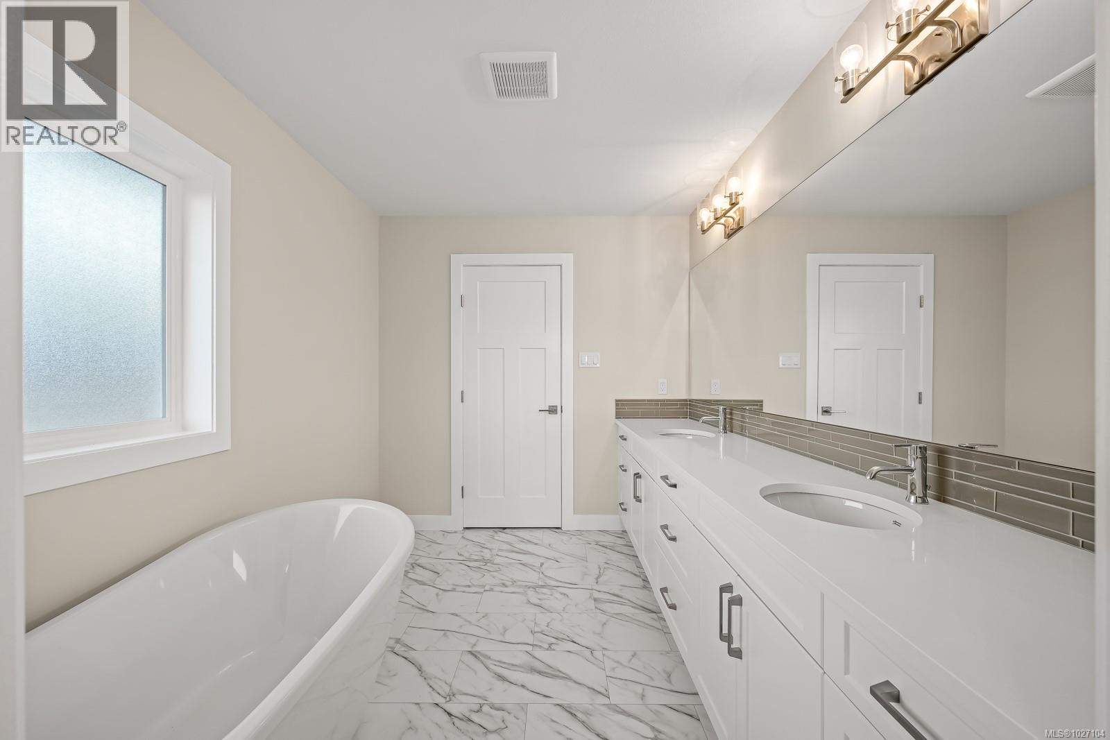 499 Torrence Rd, Comox, British Columbia  V9M 3G7 - Photo 19 - 1027104