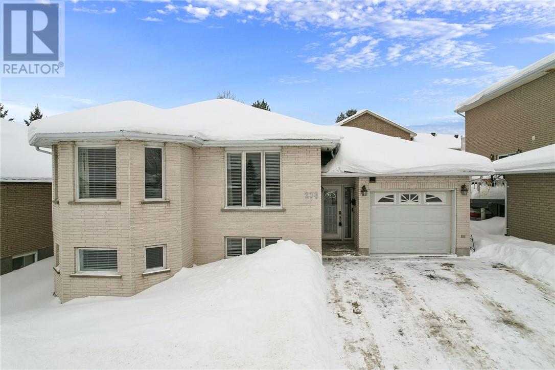 238 Gold Street, Sudbury, Ontario  P3E 6A4 - Photo 1 - 2126732