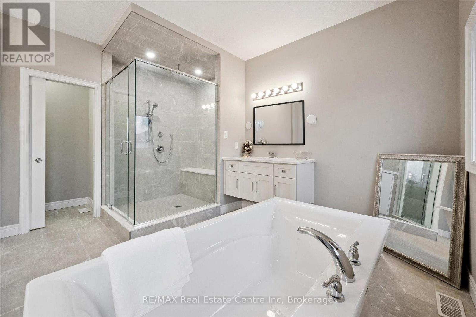 187 Ambrous Crescent, Guelph, Ontario  N1G 0G3 - Photo 24 - X12856774