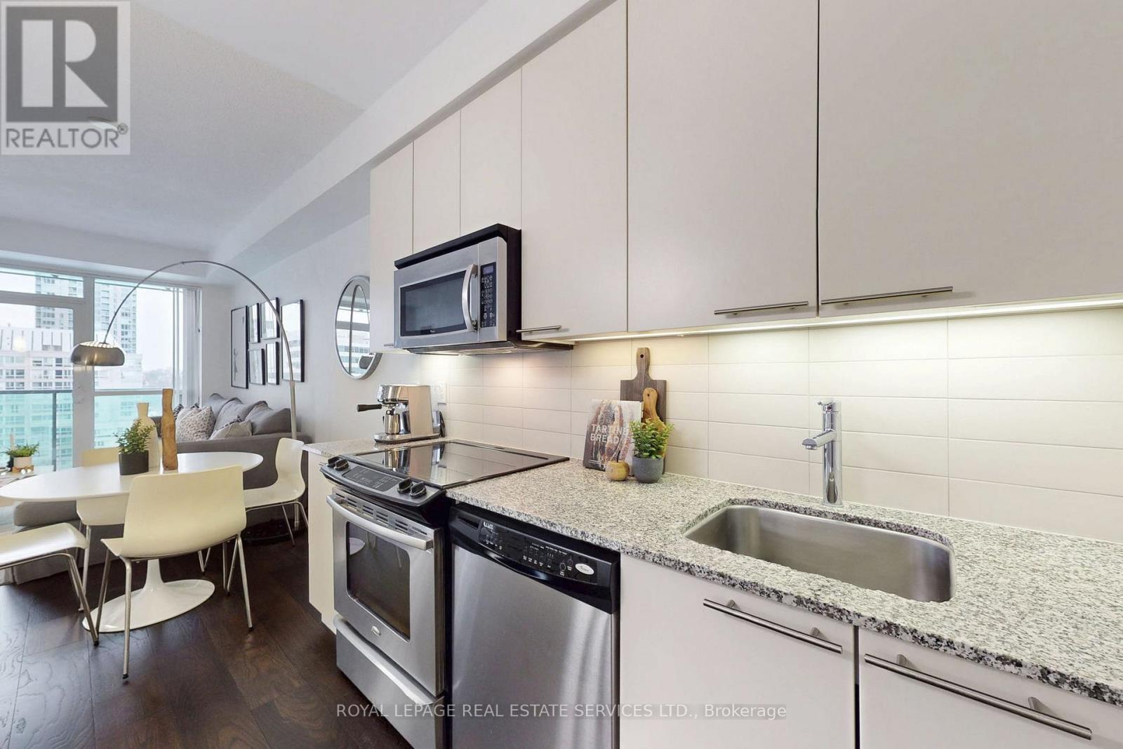 901 - 25 Broadway Avenue, Toronto, Ontario  M4P 1T7 - Photo 9 - C12862750