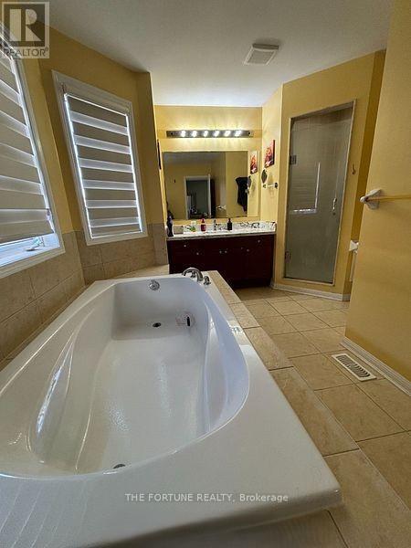 66 Seascape(Upper) Crescent, Brampton, Ontario  L6P 3C5 - Photo 8 - W12861576