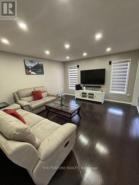 66 Seascape(Upper) Crescent, Brampton, Ontario  L6P 3C5 - Photo 3 - W12861576