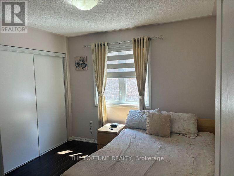 66 Seascape(Upper) Crescent, Brampton, Ontario  L6P 3C5 - Photo 5 - W12861576