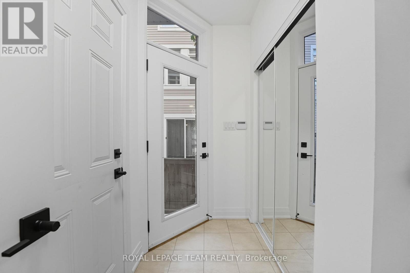 1512 Clementine Boulevard, Ottawa, Ontario  K1H 8E9 - Photo 5 - X12703476