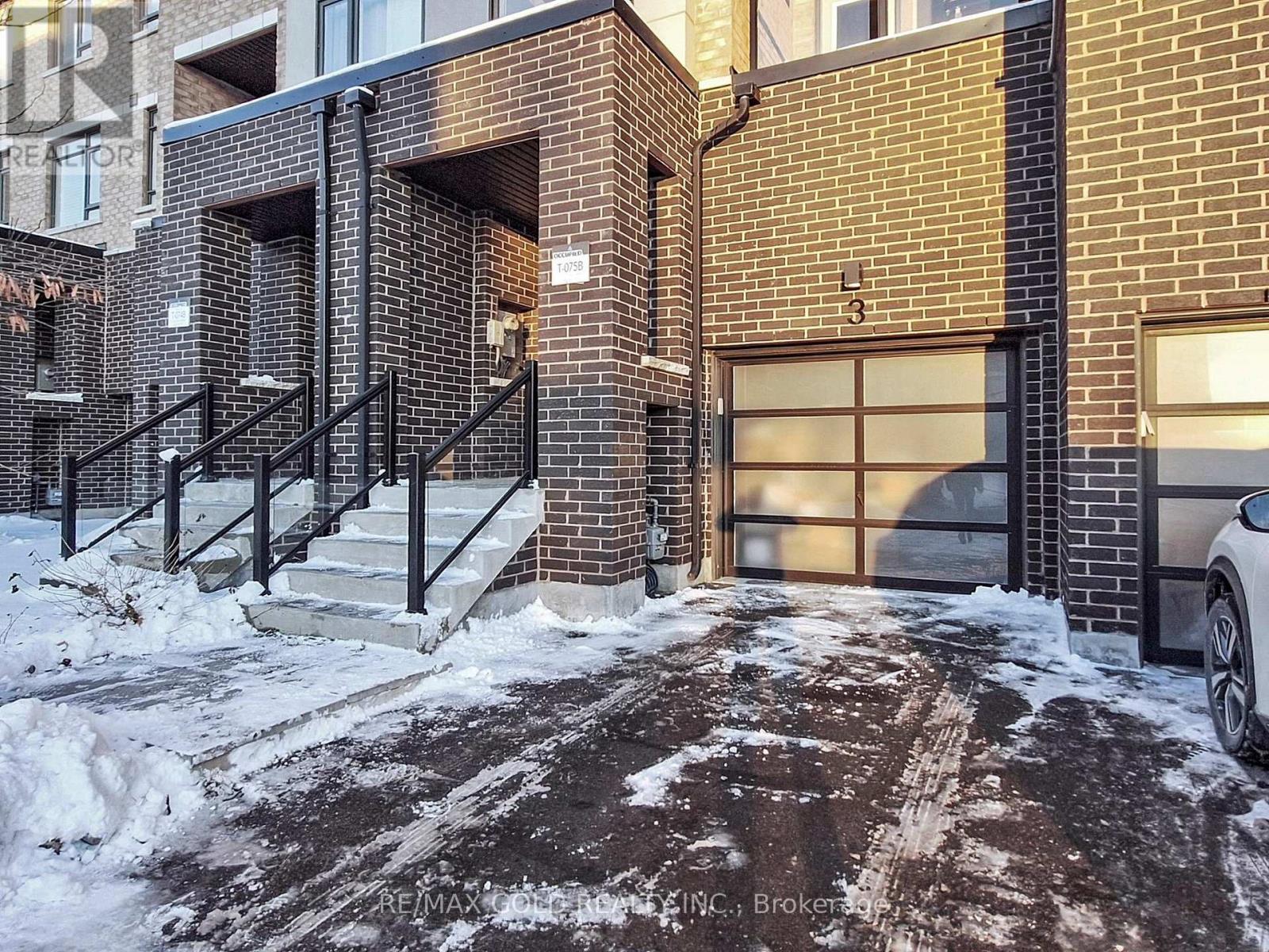 3 Glenngarry Crescent, Vaughan, Ontario  L6A 4Z4 - Photo 2 - N12862708