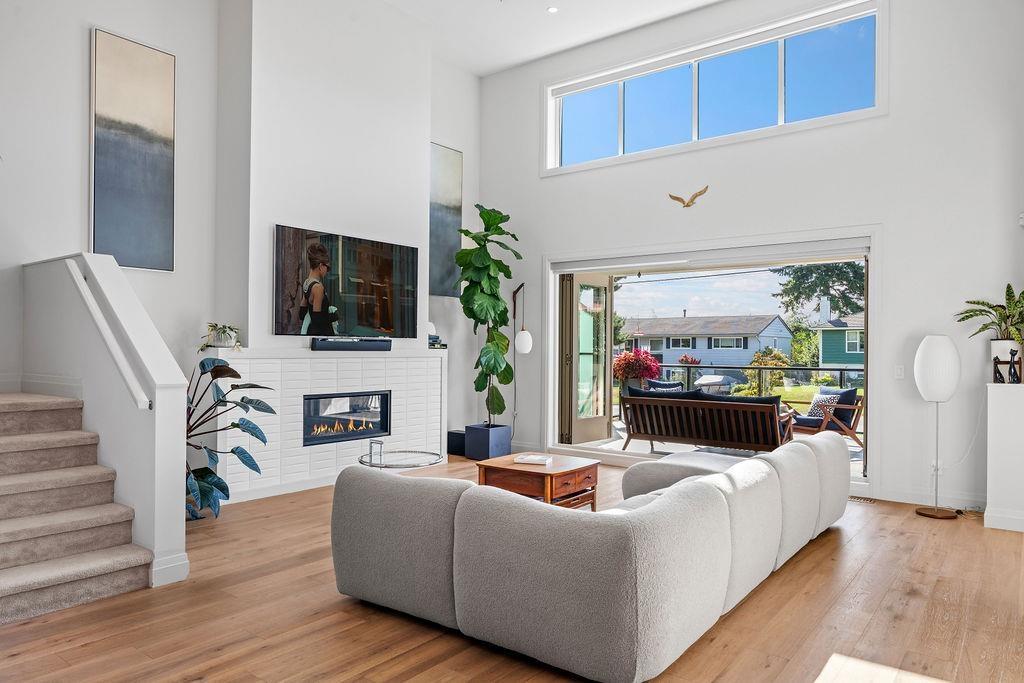 15541 OXENHAM AVENUE, White Rock, British Columbia